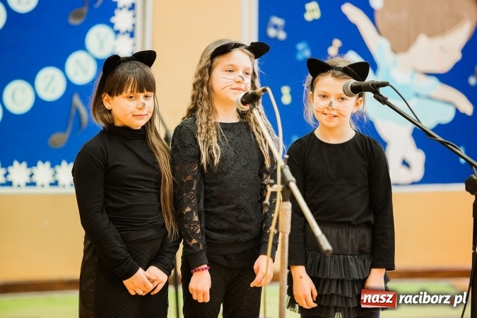 Zdjęcie w galerii na portalu naszraciborz.pl: Artystyczny poranek w SP 13 wiadomości z regionu