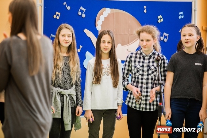Zdjęcie w galerii na portalu naszraciborz.pl: Artystyczny poranek w SP 13 wiadomości z regionu