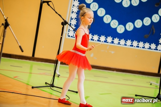 Zdjęcie w galerii na portalu naszraciborz.pl: Artystyczny poranek w SP 13 wiadomości z regionu