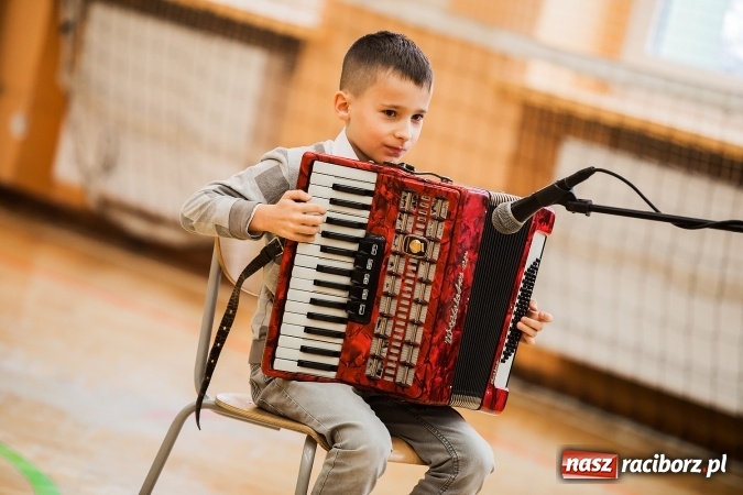 Zdjęcie w galerii na portalu naszraciborz.pl: Artystyczny poranek w SP 13 wiadomości z regionu