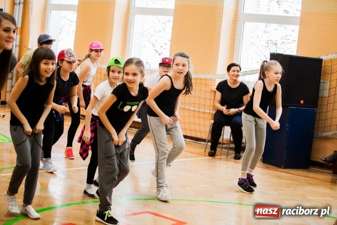 Zdjęcie w galerii na portalu naszraciborz.pl: Artystyczny poranek w SP 13 wiadomości z regionu