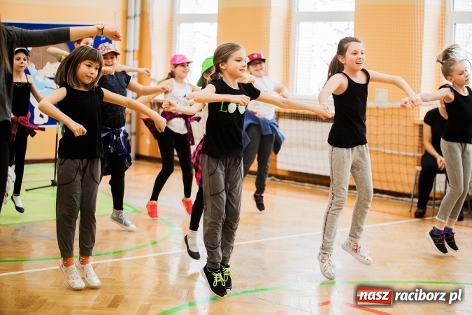 Zdjęcie w galerii na portalu naszraciborz.pl: Artystyczny poranek w SP 13 wiadomości z regionu