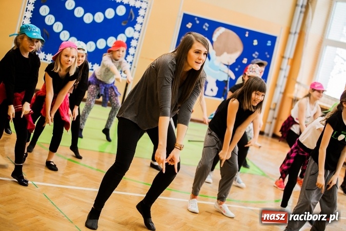 Zdjęcie w galerii na portalu naszraciborz.pl: Artystyczny poranek w SP 13 wiadomości z regionu