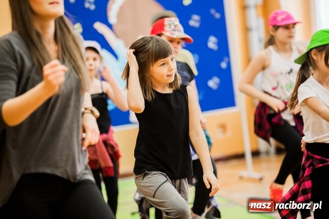 Zdjęcie w galerii na portalu naszraciborz.pl: Artystyczny poranek w SP 13 wiadomości z regionu