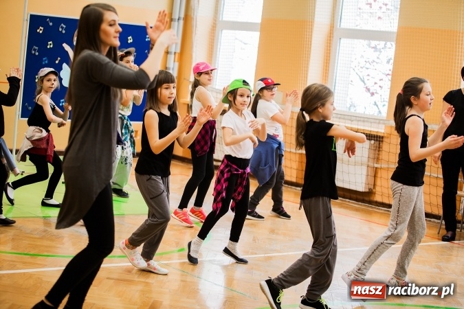 Zdjęcie w galerii na portalu naszraciborz.pl: Artystyczny poranek w SP 13 wiadomości z regionu