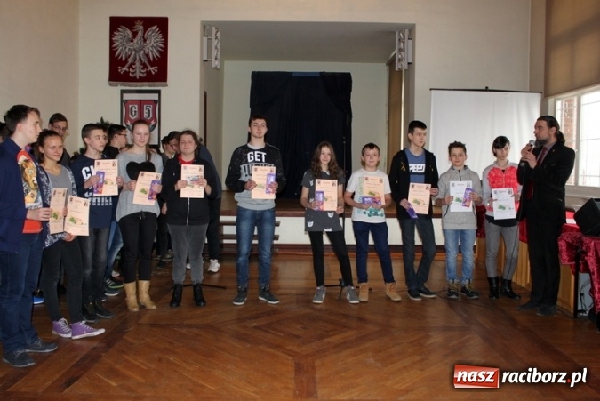 Zdjęcie w galerii na portalu naszraciborz.pl: Gimnazjum nr 5 podsumowuje wyniki nauczania  wiadomości z regionu