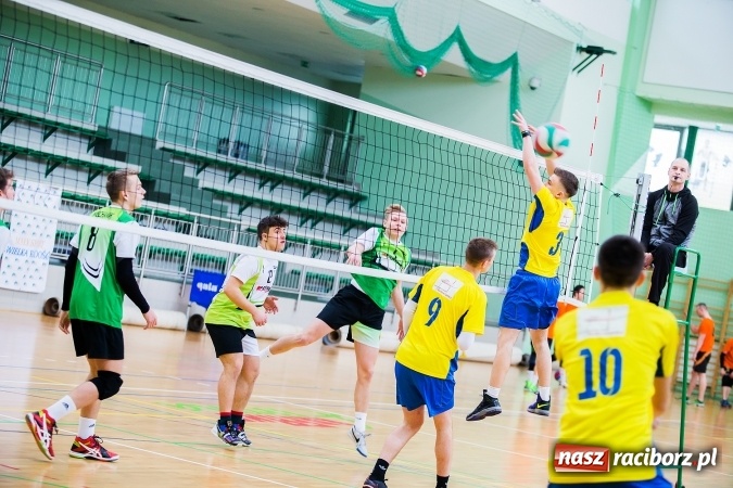 Zdjęcie w galerii na portalu naszraciborz.pl: Miejski Finał Szkół Ponadgimnazjalnych w Piłce Siatkowej Chłopców wiadomości z regionu