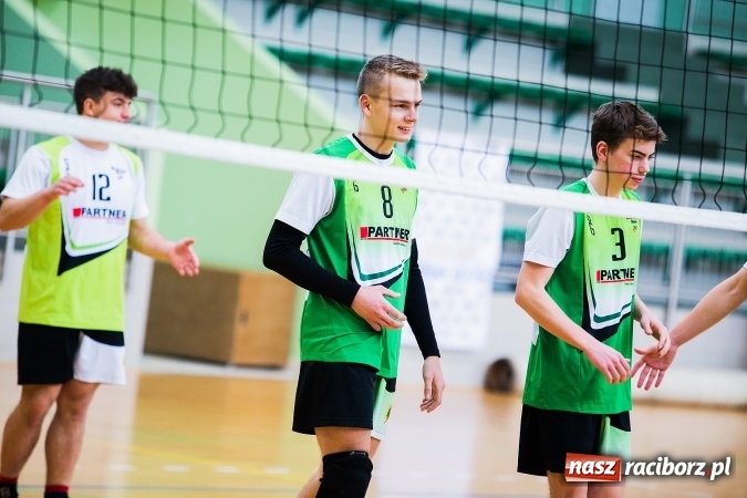 Zdjęcie w galerii na portalu naszraciborz.pl: Miejski Finał Szkół Ponadgimnazjalnych w Piłce Siatkowej Chłopców wiadomości z regionu