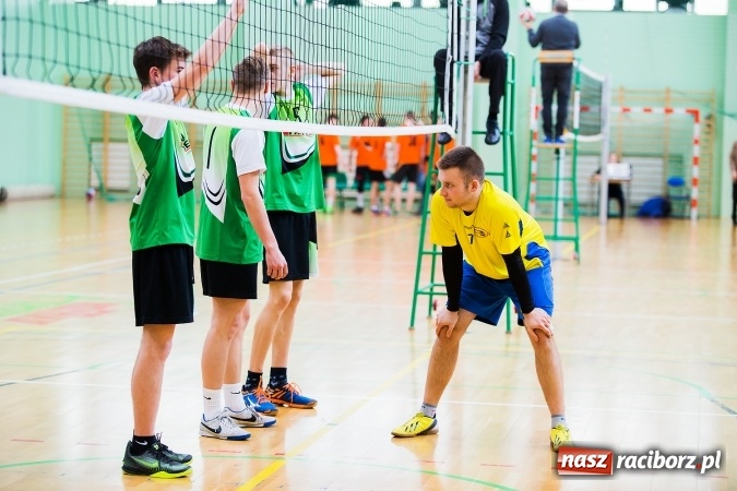 Zdjęcie w galerii na portalu naszraciborz.pl: Miejski Finał Szkół Ponadgimnazjalnych w Piłce Siatkowej Chłopców wiadomości z regionu