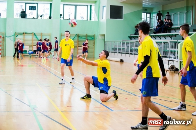 Zdjęcie w galerii na portalu naszraciborz.pl: Miejski Finał Szkół Ponadgimnazjalnych w Piłce Siatkowej Chłopców wiadomości z regionu