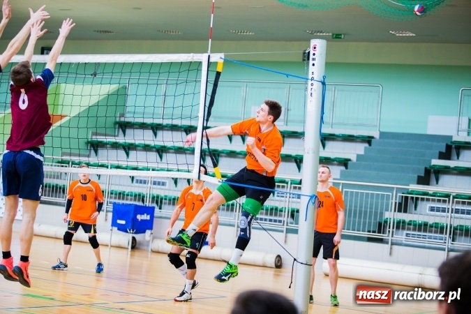 Zdjęcie w galerii na portalu naszraciborz.pl: Miejski Finał Szkół Ponadgimnazjalnych w Piłce Siatkowej Chłopców wiadomości z regionu