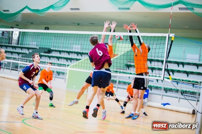 Zdjęcie w galerii na portalu naszraciborz.pl: Miejski Finał Szkół Ponadgimnazjalnych w Piłce Siatkowej Chłopców wiadomości z regionu