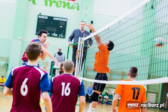 Zdjęcie w galerii na portalu naszraciborz.pl: Miejski Finał Szkół Ponadgimnazjalnych w Piłce Siatkowej Chłopców wiadomości z regionu