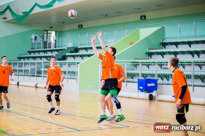 Zdjęcie w galerii na portalu naszraciborz.pl: Miejski Finał Szkół Ponadgimnazjalnych w Piłce Siatkowej Chłopców wiadomości z regionu