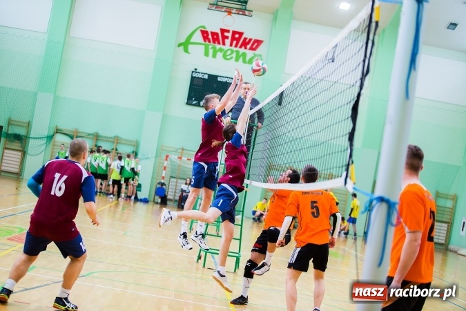 Zdjęcie w galerii na portalu naszraciborz.pl: Miejski Finał Szkół Ponadgimnazjalnych w Piłce Siatkowej Chłopców wiadomości z regionu