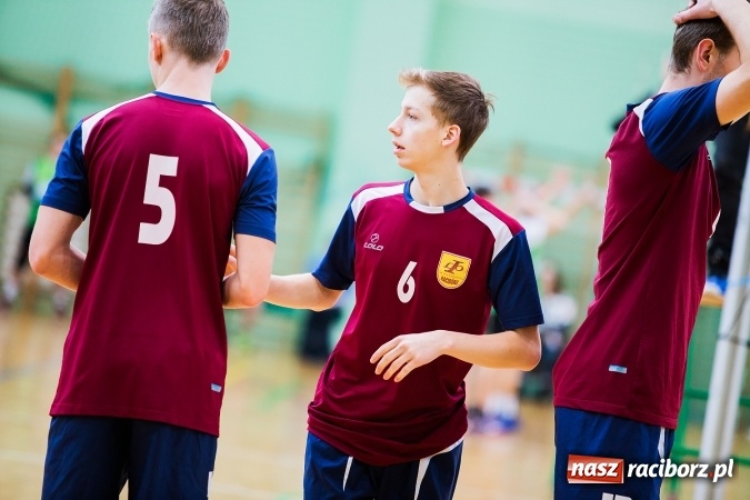 Zdjęcie w galerii na portalu naszraciborz.pl: Miejski Finał Szkół Ponadgimnazjalnych w Piłce Siatkowej Chłopców wiadomości z regionu