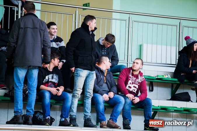 Zdjęcie w galerii na portalu naszraciborz.pl: Miejski Finał Szkół Ponadgimnazjalnych w Piłce Siatkowej Chłopców wiadomości z regionu