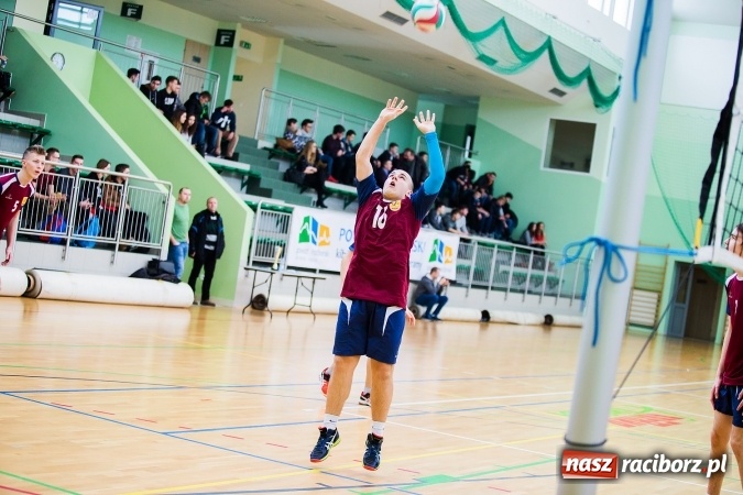 Zdjęcie w galerii na portalu naszraciborz.pl: Miejski Finał Szkół Ponadgimnazjalnych w Piłce Siatkowej Chłopców wiadomości z regionu