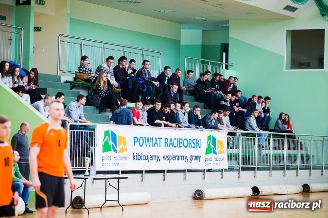Zdjęcie w galerii na portalu naszraciborz.pl: Miejski Finał Szkół Ponadgimnazjalnych w Piłce Siatkowej Chłopców wiadomości z regionu