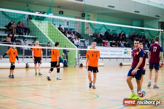 Zdjęcie w galerii na portalu naszraciborz.pl: Miejski Finał Szkół Ponadgimnazjalnych w Piłce Siatkowej Chłopców wiadomości z regionu