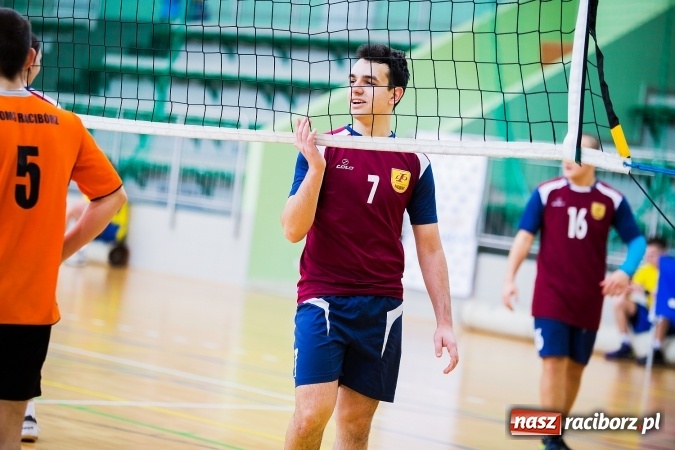 Zdjęcie w galerii na portalu naszraciborz.pl: Miejski Finał Szkół Ponadgimnazjalnych w Piłce Siatkowej Chłopców wiadomości z regionu