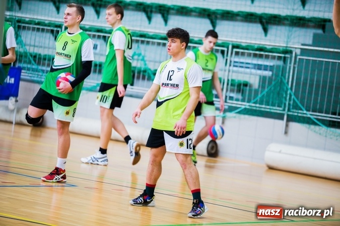 Zdjęcie w galerii na portalu naszraciborz.pl: Miejski Finał Szkół Ponadgimnazjalnych w Piłce Siatkowej Chłopców wiadomości z regionu