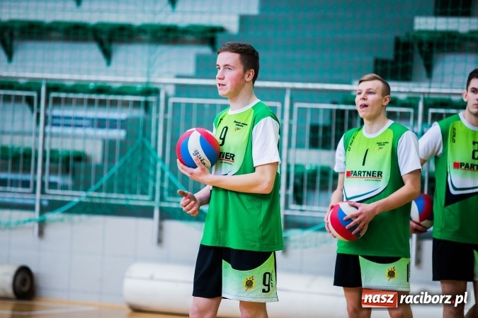 Zdjęcie w galerii na portalu naszraciborz.pl: Miejski Finał Szkół Ponadgimnazjalnych w Piłce Siatkowej Chłopców wiadomości z regionu