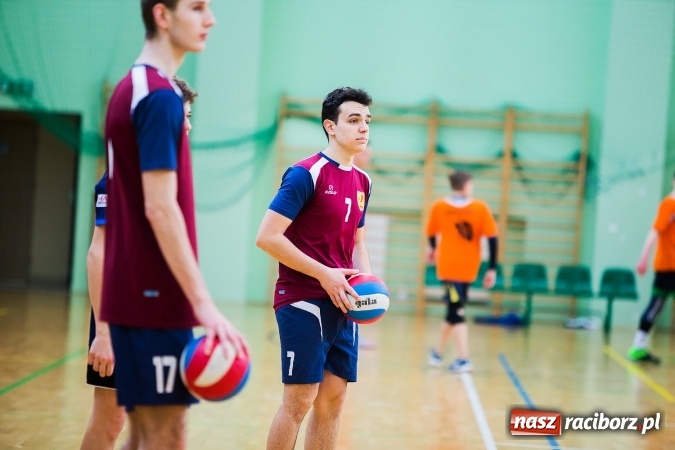 Zdjęcie w galerii na portalu naszraciborz.pl: Miejski Finał Szkół Ponadgimnazjalnych w Piłce Siatkowej Chłopców wiadomości z regionu