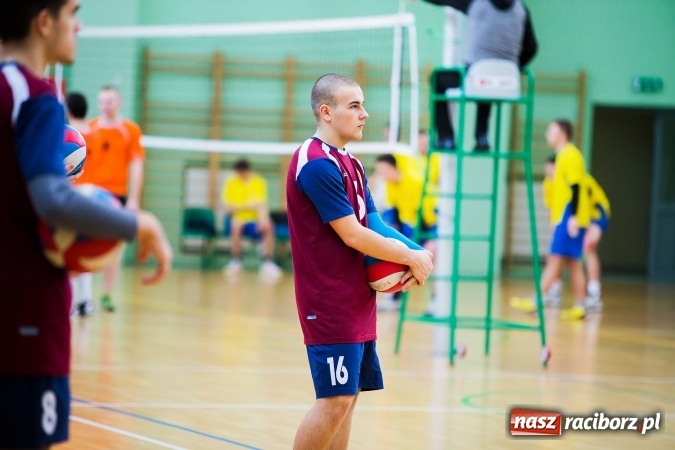 Zdjęcie w galerii na portalu naszraciborz.pl: Miejski Finał Szkół Ponadgimnazjalnych w Piłce Siatkowej Chłopców wiadomości z regionu