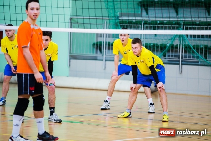 Zdjęcie w galerii na portalu naszraciborz.pl: Miejski Finał Szkół Ponadgimnazjalnych w Piłce Siatkowej Chłopców wiadomości z regionu