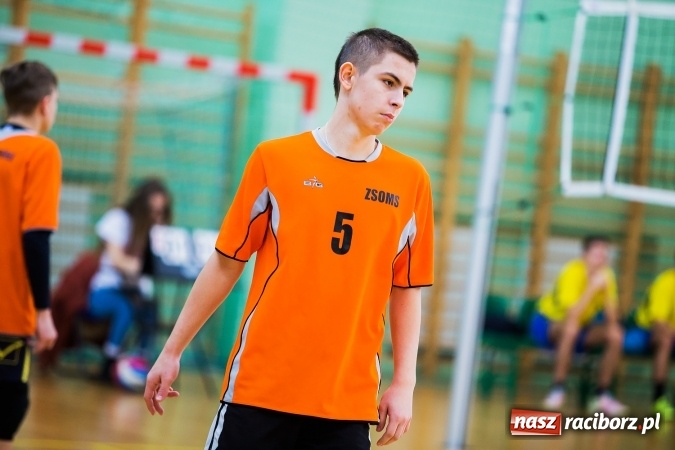 Zdjęcie w galerii na portalu naszraciborz.pl: Miejski Finał Szkół Ponadgimnazjalnych w Piłce Siatkowej Chłopców wiadomości z regionu