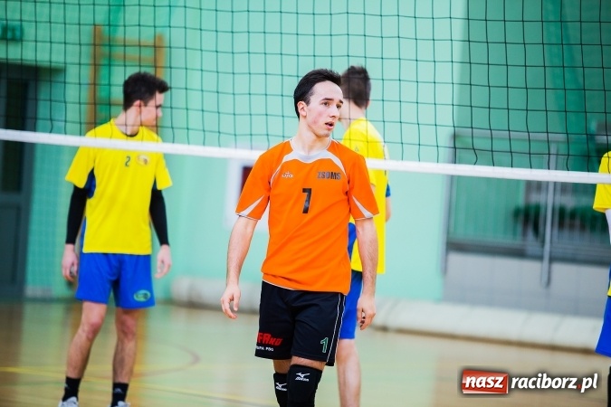 Zdjęcie w galerii na portalu naszraciborz.pl: Miejski Finał Szkół Ponadgimnazjalnych w Piłce Siatkowej Chłopców wiadomości z regionu