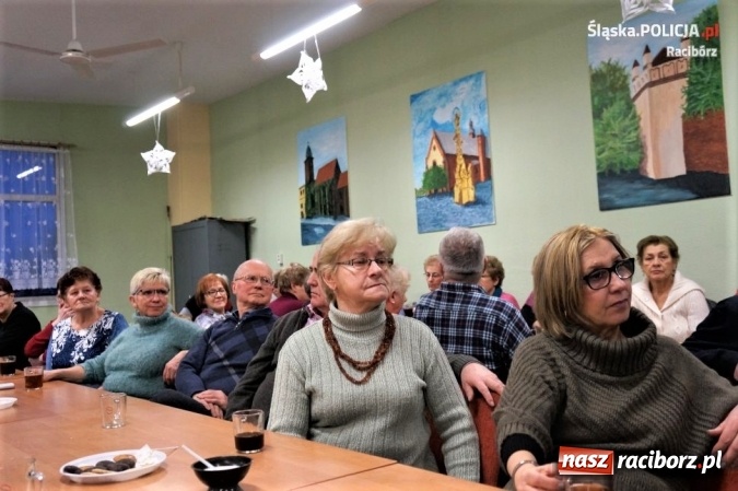 Zdjęcie w galerii na portalu naszraciborz.pl: Członkowie koła seniora Południe spotkali się z policjantką wiadomości z regionu