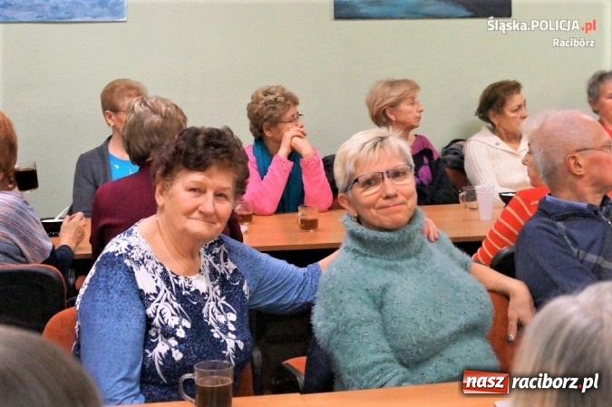 Zdjęcie w galerii na portalu naszraciborz.pl: Członkowie koła seniora Południe spotkali się z policjantką wiadomości z regionu