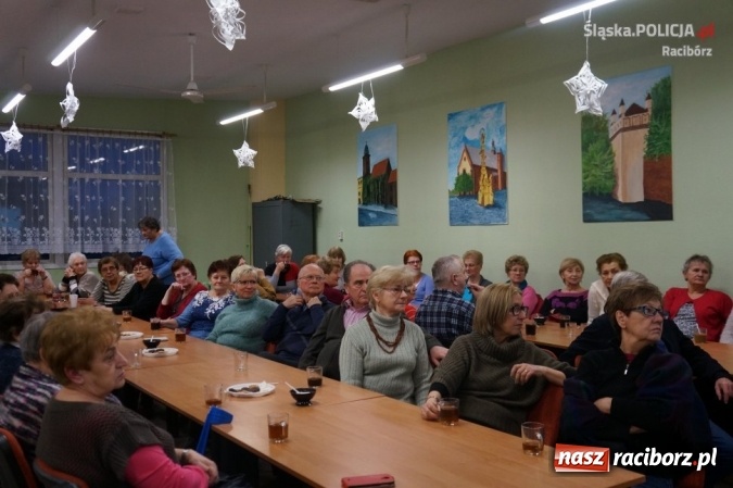 Zdjęcie w galerii na portalu naszraciborz.pl: Członkowie koła seniora Południe spotkali się z policjantką wiadomości z regionu