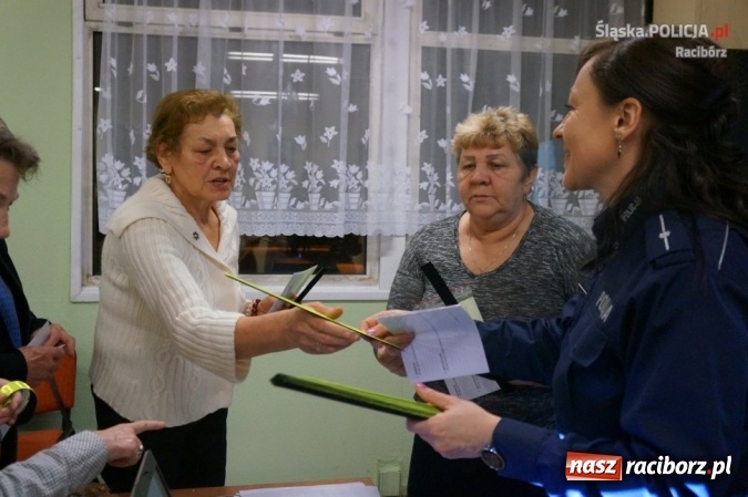 Zdjęcie w galerii na portalu naszraciborz.pl: Członkowie koła seniora Południe spotkali się z policjantką wiadomości z regionu