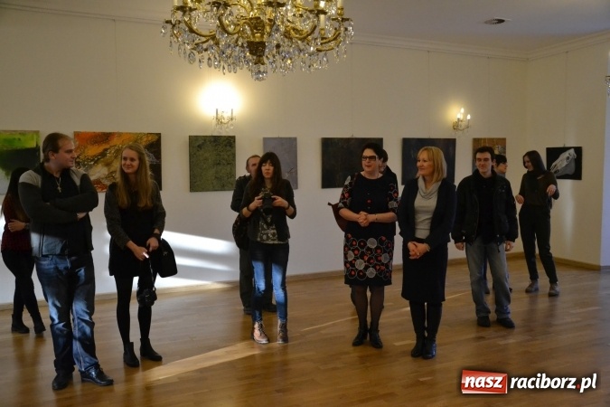 Zdjęcie w galerii na portalu naszraciborz.pl: DYPLOMY 2016 – wernisaż wystawy prac absolwentów Edukacji artystycznej w zakresie sztuk plastycznych wiadomości z regionu
