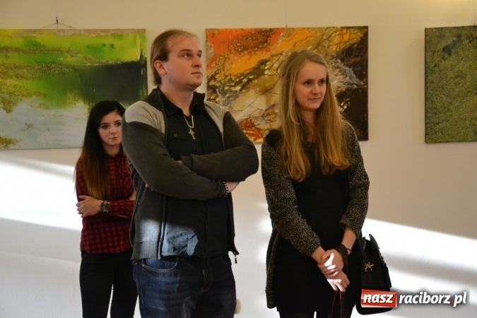 Zdjęcie w galerii na portalu naszraciborz.pl: DYPLOMY 2016 – wernisaż wystawy prac absolwentów Edukacji artystycznej w zakresie sztuk plastycznych wiadomości z regionu