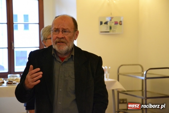 Zdjęcie w galerii na portalu naszraciborz.pl: DYPLOMY 2016 – wernisaż wystawy prac absolwentów Edukacji artystycznej w zakresie sztuk plastycznych wiadomości z regionu