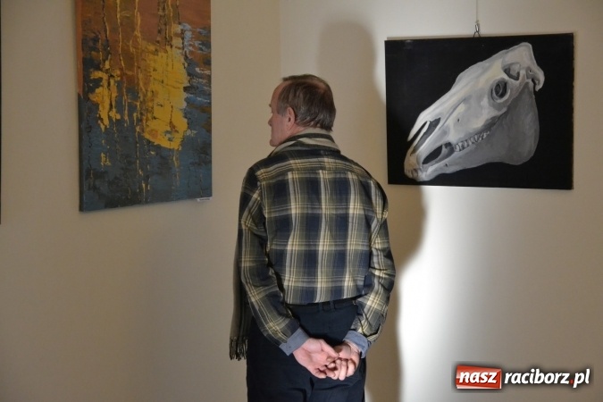 Zdjęcie w galerii na portalu naszraciborz.pl: DYPLOMY 2016 – wernisaż wystawy prac absolwentów Edukacji artystycznej w zakresie sztuk plastycznych wiadomości z regionu