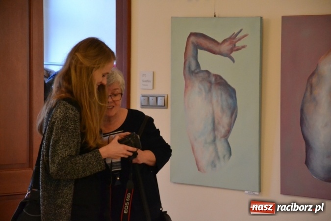 Zdjęcie w galerii na portalu naszraciborz.pl: DYPLOMY 2016 – wernisaż wystawy prac absolwentów Edukacji artystycznej w zakresie sztuk plastycznych wiadomości z regionu