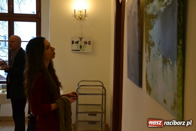 Zdjęcie w galerii na portalu naszraciborz.pl: DYPLOMY 2016 – wernisaż wystawy prac absolwentów Edukacji artystycznej w zakresie sztuk plastycznych wiadomości z regionu