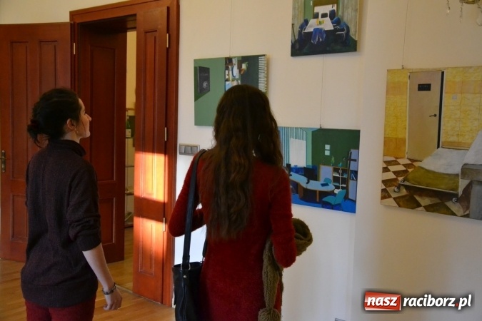 Zdjęcie w galerii na portalu naszraciborz.pl: DYPLOMY 2016 – wernisaż wystawy prac absolwentów Edukacji artystycznej w zakresie sztuk plastycznych wiadomości z regionu