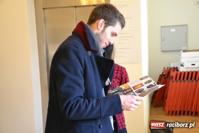 Zdjęcie w galerii na portalu naszraciborz.pl: DYPLOMY 2016 – wernisaż wystawy prac absolwentów Edukacji artystycznej w zakresie sztuk plastycznych wiadomości z regionu