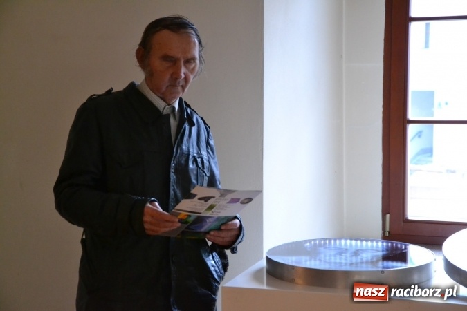 Zdjęcie w galerii na portalu naszraciborz.pl: DYPLOMY 2016 – wernisaż wystawy prac absolwentów Edukacji artystycznej w zakresie sztuk plastycznych wiadomości z regionu