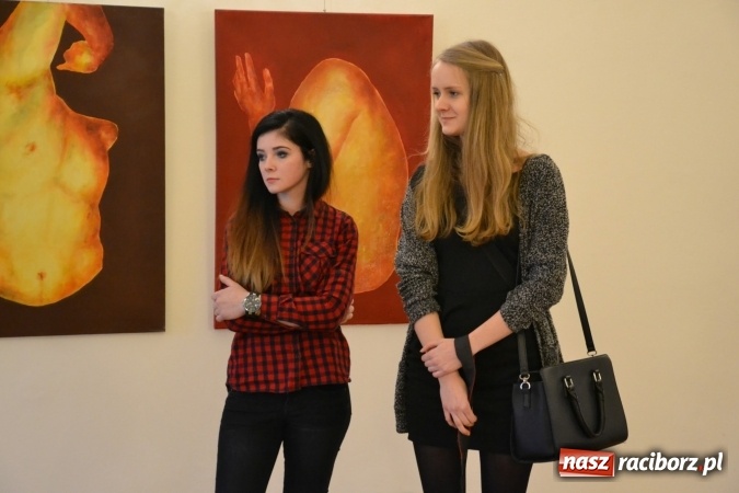 Zdjęcie w galerii na portalu naszraciborz.pl: DYPLOMY 2016 – wernisaż wystawy prac absolwentów Edukacji artystycznej w zakresie sztuk plastycznych wiadomości z regionu