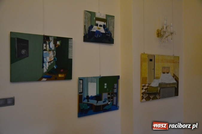 Zdjęcie w galerii na portalu naszraciborz.pl: DYPLOMY 2016 – wernisaż wystawy prac absolwentów Edukacji artystycznej w zakresie sztuk plastycznych wiadomości z regionu