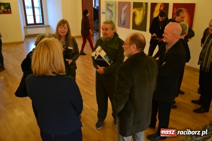 Zdjęcie w galerii na portalu naszraciborz.pl: DYPLOMY 2016 – wernisaż wystawy prac absolwentów Edukacji artystycznej w zakresie sztuk plastycznych wiadomości z regionu