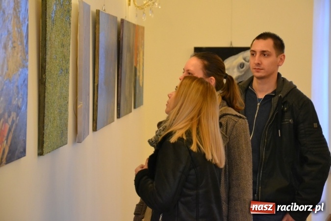 Zdjęcie w galerii na portalu naszraciborz.pl: DYPLOMY 2016 – wernisaż wystawy prac absolwentów Edukacji artystycznej w zakresie sztuk plastycznych wiadomości z regionu