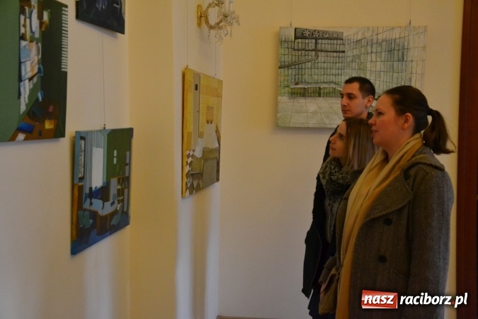 Zdjęcie w galerii na portalu naszraciborz.pl: DYPLOMY 2016 – wernisaż wystawy prac absolwentów Edukacji artystycznej w zakresie sztuk plastycznych wiadomości z regionu